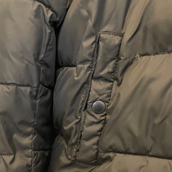 Men's Tommy Hilfiger Classic Black Puffer Jacket With An Attached Hood - Picture 4 of 8